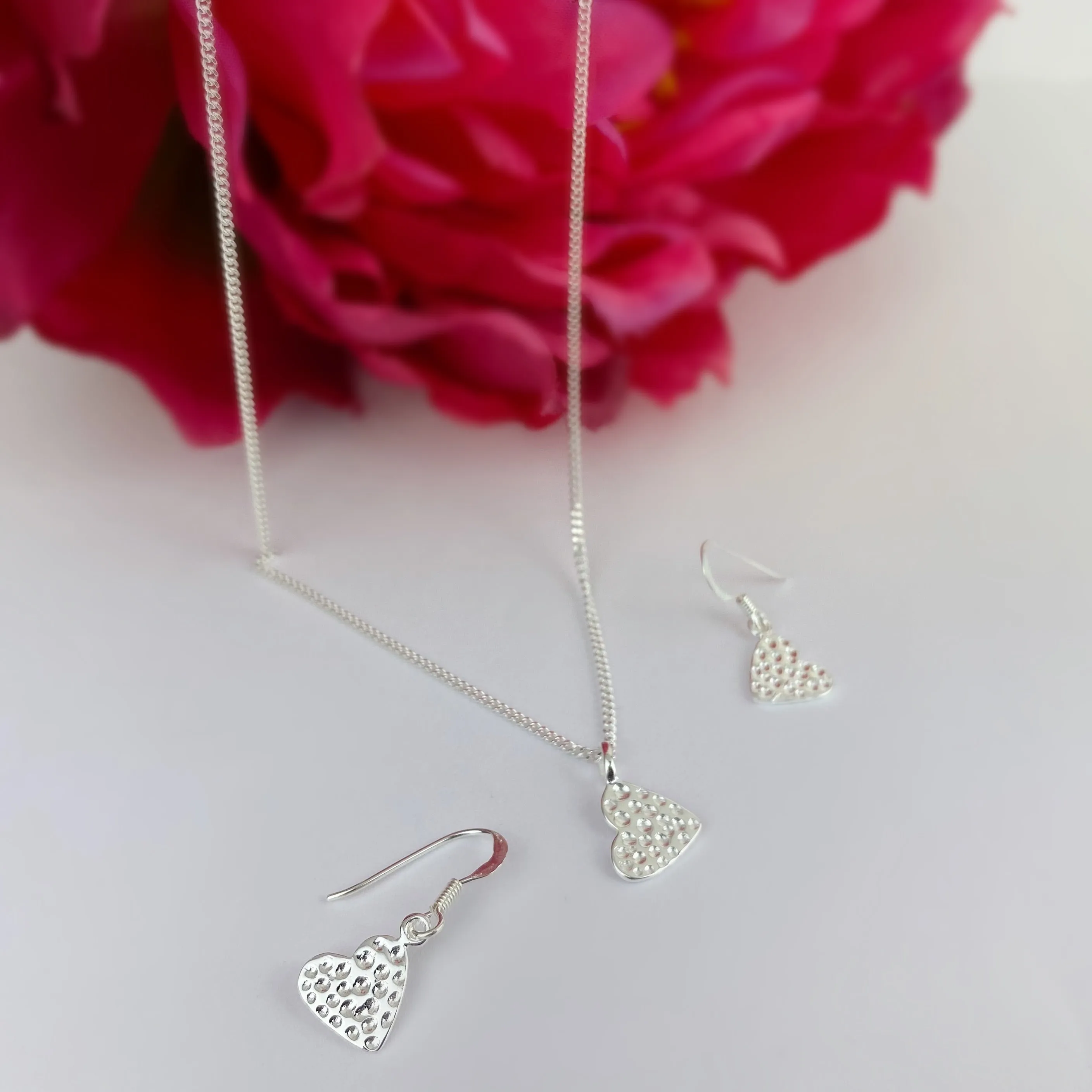 Hold My Heart Earrings - VE614